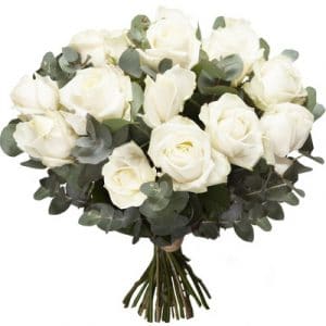 Benoîte - Bouquet rond de roses blanches.