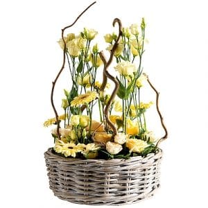 Franka - Arrangement de fleurs, pastel jaune pâle, crème et blanc.