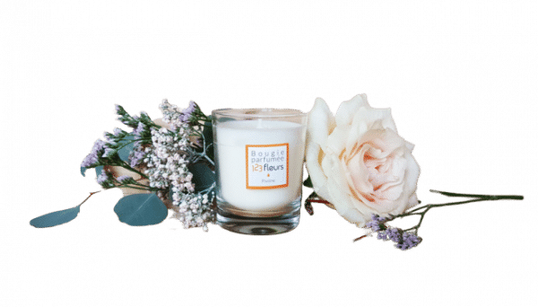 Bougie au parfum de pivoine.