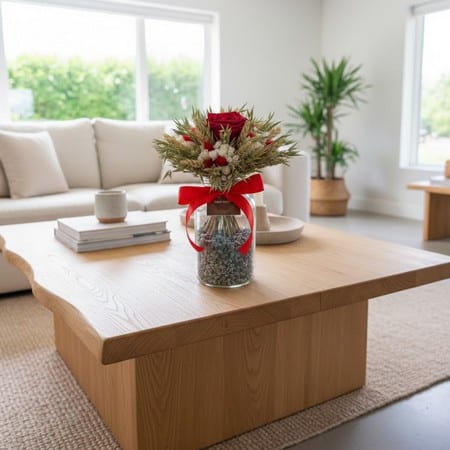 Tardinghen : bouquet de fleurs séchées et rose lyophilisée avec vase.
