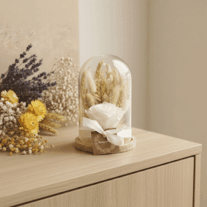 Blanc : cloche 14 x 27 de fleurs séchées avec rose lyophilisée