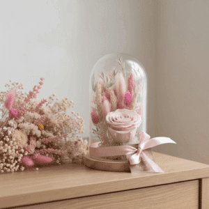 Rose pâle : cloche 14 x 27 de fleurs séchées avec rose lyophilisée