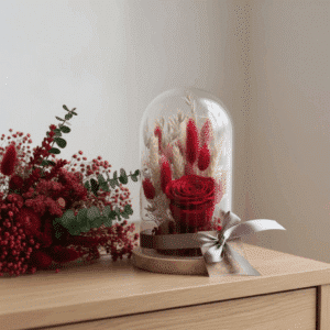 Rouge : cloche 14 x 27 de fleurs séchées avec rose lyophilisée