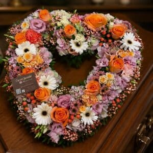 Livraison de fleurs de deuil à Boulogne-sur-Mer et ses environs Parce que la sérénité est essentielle lors de l'organisation des obsèques, nous prenons en charge la confection et la livraison de votre cœur funéraire. Nous le acheminons directement sur le lieu de votre choix (funérarium, église, crématorium ou cimetière) à Boulogne-sur-Mer et dans les communes voisines.